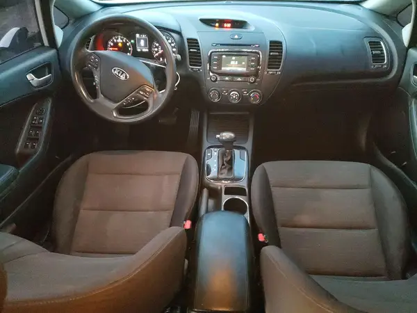 3KPFL4A72HE094535 2017 KIA FORTE - Image 8