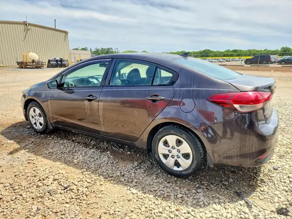3KPFL4A72HE098228 2017 KIA FORTE - Image 2