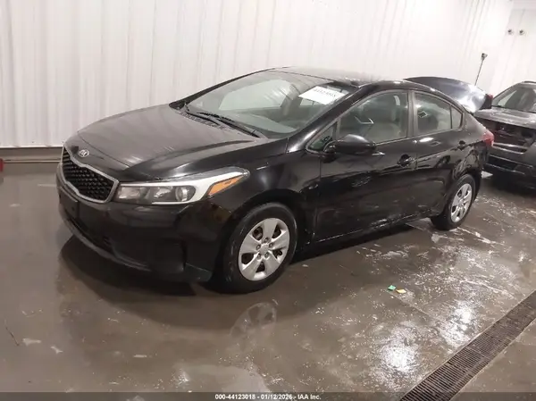 3KPFL4A72HE099427 2017 KIA FORTE - Image 2