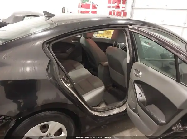 3KPFL4A72HE099427 2017 KIA FORTE - Image 8