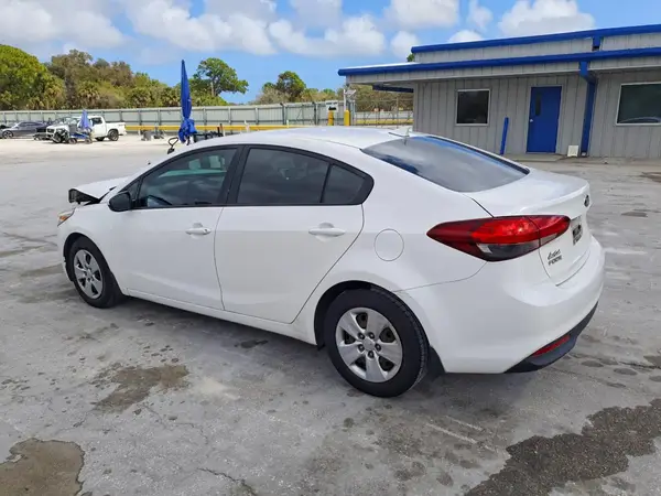 3KPFL4A72HE100852 2017 KIA FORTE - Image 2