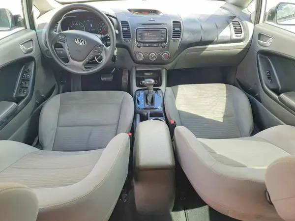 3KPFL4A72HE100852 2017 KIA FORTE - Image 8