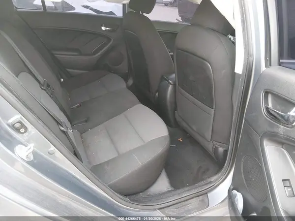 3KPFL4A72HE101547 2017 KIA FORTE - Image 8