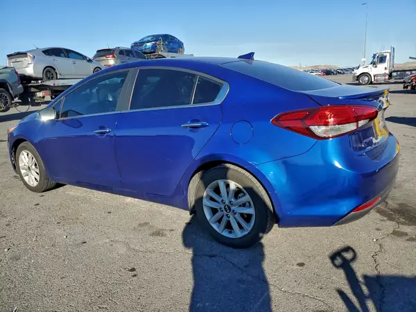 3KPFL4A72HE101807 2017 KIA FORTE - Image 2