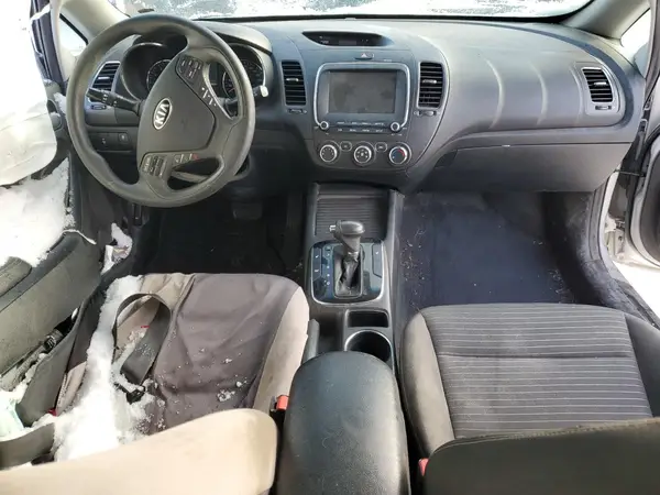 3KPFL4A72HE105307 2017 KIA FORTE - Image 8