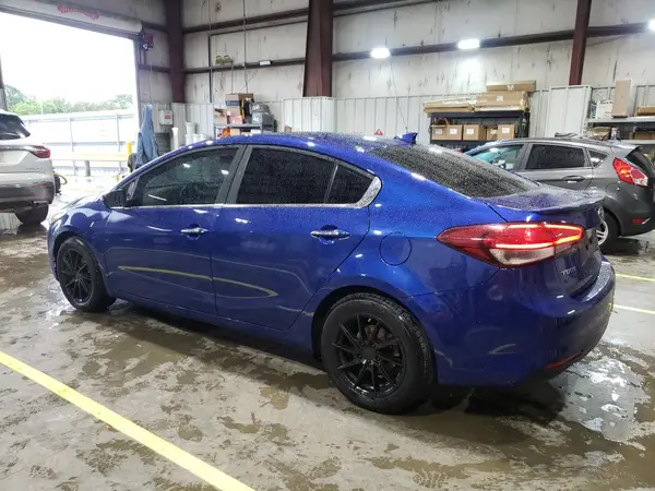 3KPFL4A72HE107705 2017 KIA FORTE - Image 2