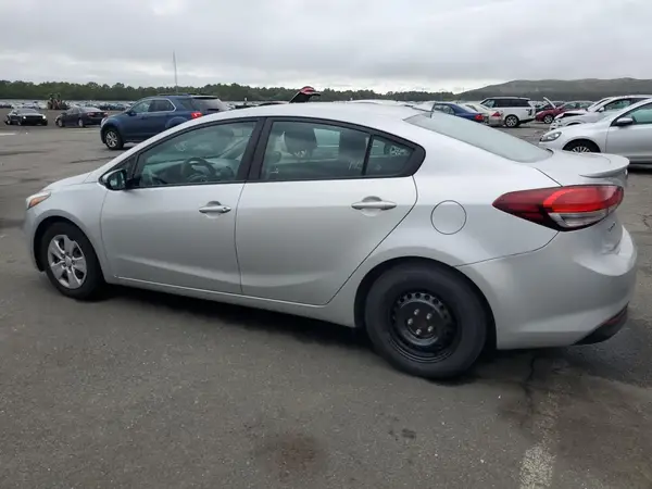 3KPFL4A72HE109826 2017 KIA FORTE - Image 2
