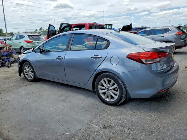 3KPFL4A72HE111673 2017 KIA FORTE - Image 2