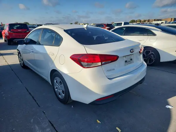 3KPFL4A72HE115982 2017 KIA FORTE - Image 2