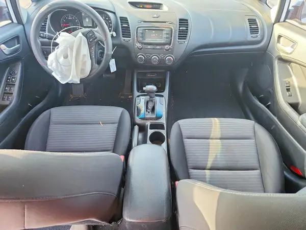 3KPFL4A72HE115982 2017 KIA FORTE - Image 8