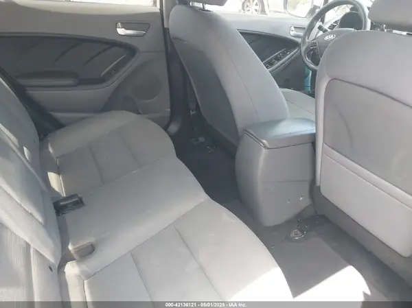 3KPFL4A72HE116324 2017 KIA FORTE - Image 8