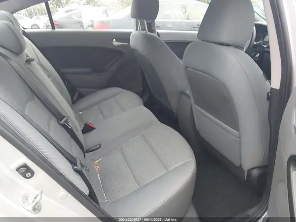 3KPFL4A72HE116890 2017 KIA FORTE - Image 8