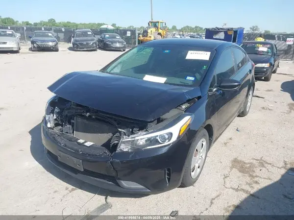 3KPFL4A72HE118638 2017 KIA FORTE - Image 2
