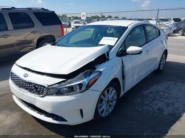 3KPFL4A72HE119028 2017 KIA FORTE - Image 2