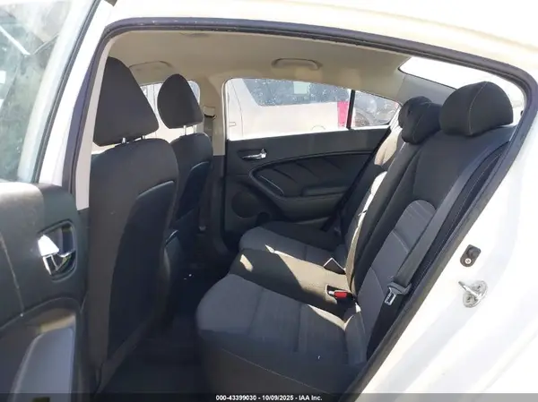 3KPFL4A72HE119028 2017 KIA FORTE - Image 8