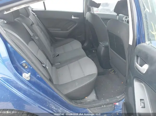 3KPFL4A72HE122544 2017 KIA FORTE - Image 8