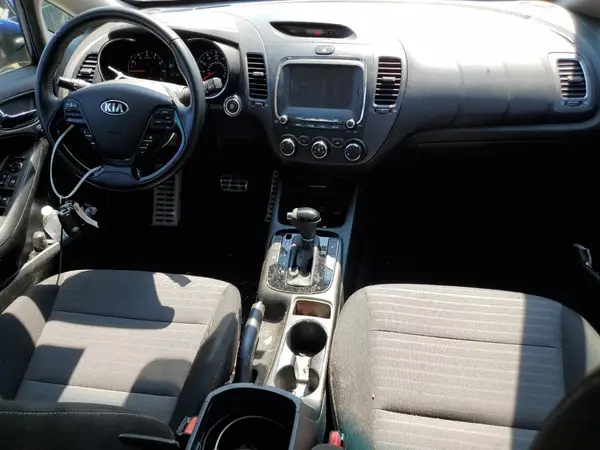 3KPFL4A72HE125136 2017 KIA FORTE - Image 8
