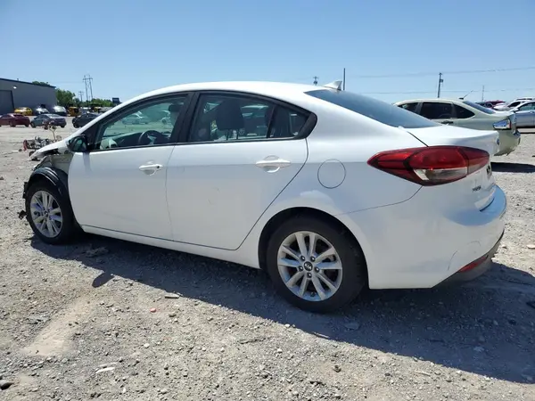 3KPFL4A72HE125301 2017 KIA FORTE - Image 2