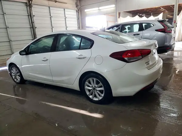 3KPFL4A72HE126075 2017 KIA FORTE - Image 2