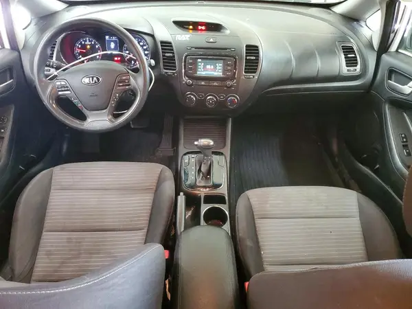 3KPFL4A72HE126075 2017 KIA FORTE - Image 8