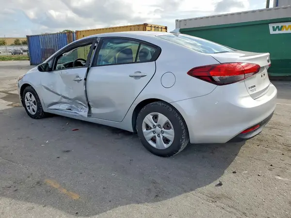 3KPFL4A72HE126898 2017 KIA FORTE - Image 2