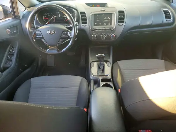 3KPFL4A72HE127081 2017 KIA FORTE - Image 8