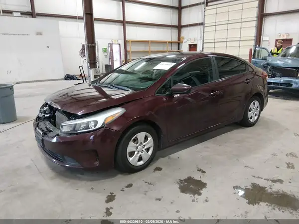 3KPFL4A72HE127422 2017 KIA FORTE - Image 2