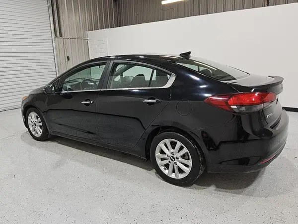 3KPFL4A72HE129915 2017 KIA FORTE - Image 2