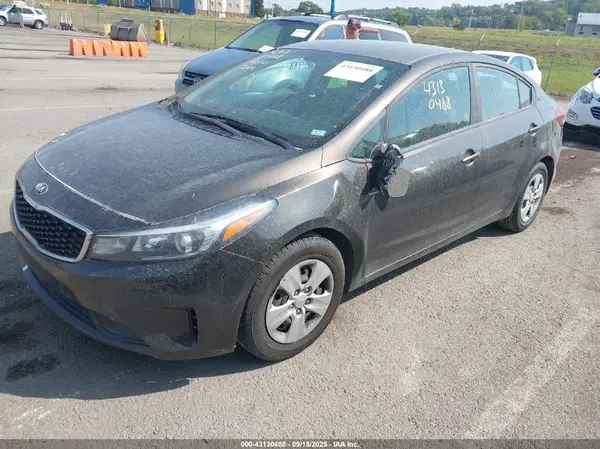 3KPFL4A72HE130904 2017 KIA FORTE - Image 2