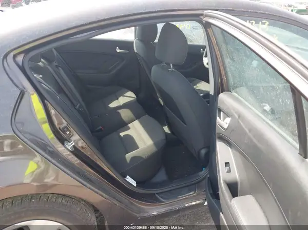 3KPFL4A72HE130904 2017 KIA FORTE - Image 8