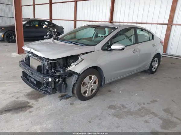 3KPFL4A72HE131700 2017 KIA FORTE - Image 2