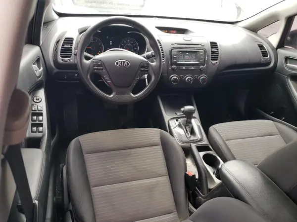 3KPFL4A72HE132880 2017 KIA FORTE - Image 8