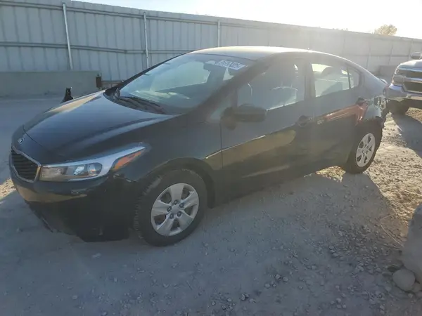 3KPFL4A72HE135858 2017 KIA FORTE - Image 1