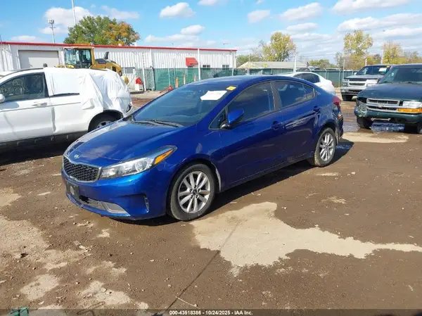 3KPFL4A72HE136136 2017 KIA FORTE - Image 2