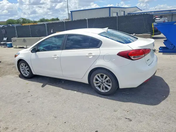3KPFL4A72HE137688 2017 KIA FORTE - Image 2