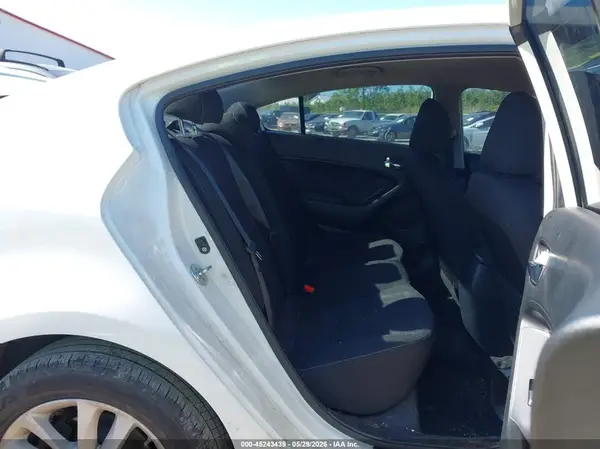 3KPFL4A72HE143412 2017 KIA FORTE - Image 8