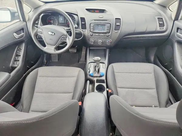 3KPFL4A72HE145967 2017 KIA FORTE - Image 8