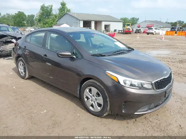 3KPFL4A72HE148805 2017 KIA FORTE - Image 1