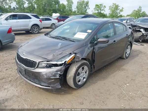 3KPFL4A72HE148805 2017 KIA FORTE - Image 2
