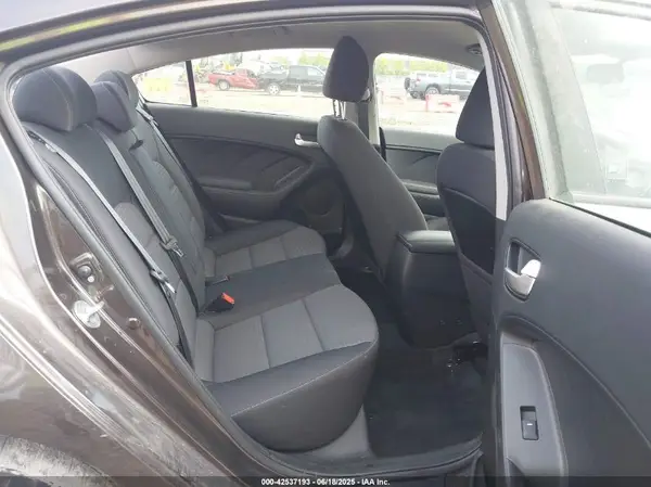 3KPFL4A72HE148805 2017 KIA FORTE - Image 8