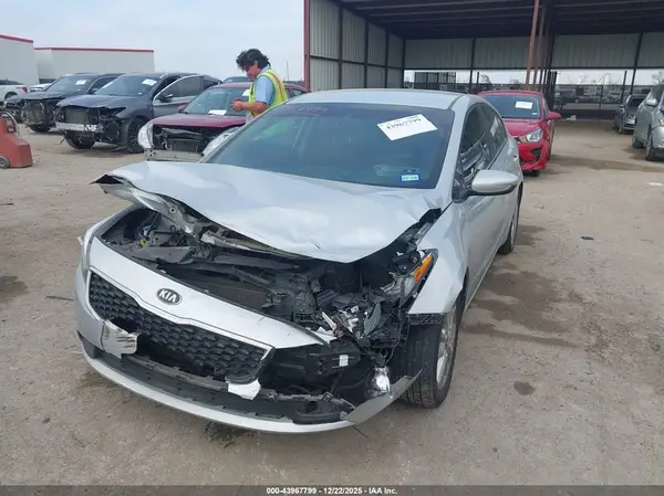 3KPFL4A72HE149842 2017 KIA FORTE - Image 2