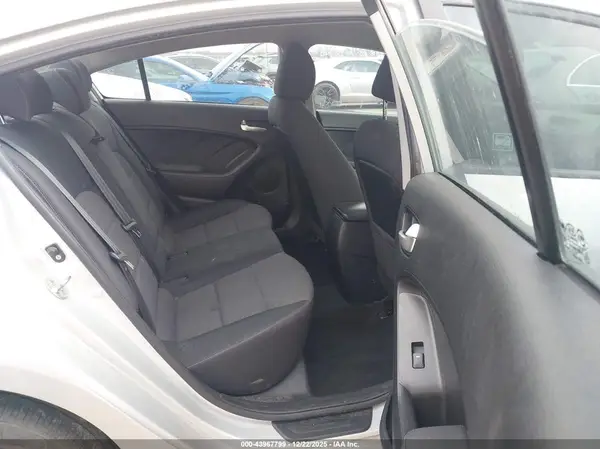 3KPFL4A72HE149842 2017 KIA FORTE - Image 8