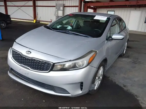 3KPFL4A72HE151963 2017 KIA FORTE - Image 2