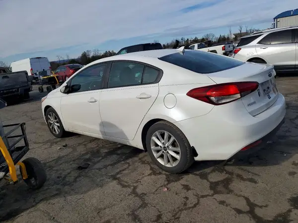 3KPFL4A72HE152000 2017 KIA FORTE - Image 2