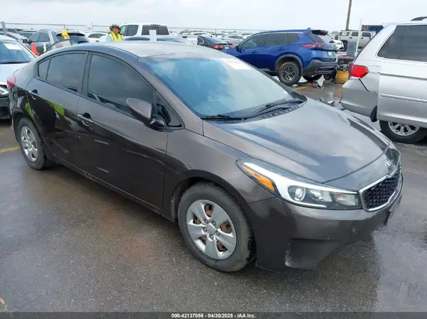 3KPFL4A72HE156645 2017 KIA FORTE - Image 1