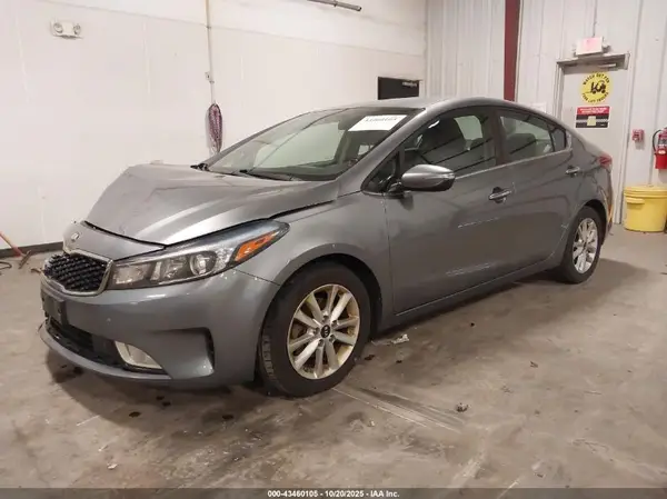 3KPFL4A72HE157679 2017 KIA FORTE - Image 2