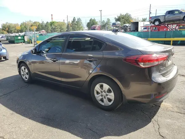 3KPFL4A72HE158086 2017 KIA FORTE - Image 2