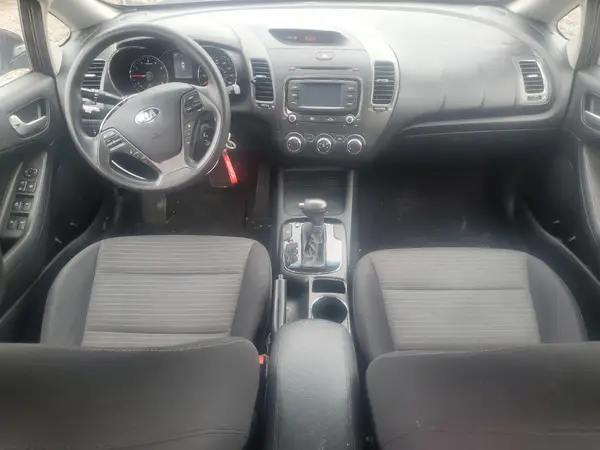 3KPFL4A72HE159108 2017 KIA FORTE - Image 8