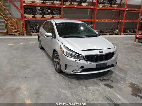 3KPFL4A72JE164086 2018 KIA FORTE - Image 1