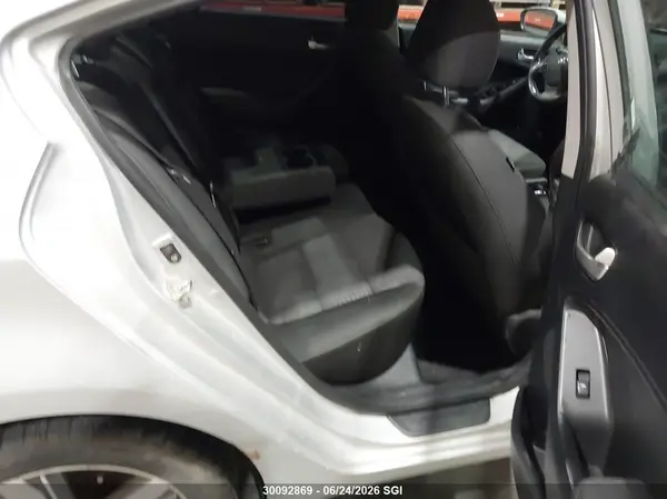 3KPFL4A72JE164086 2018 KIA FORTE - Image 8